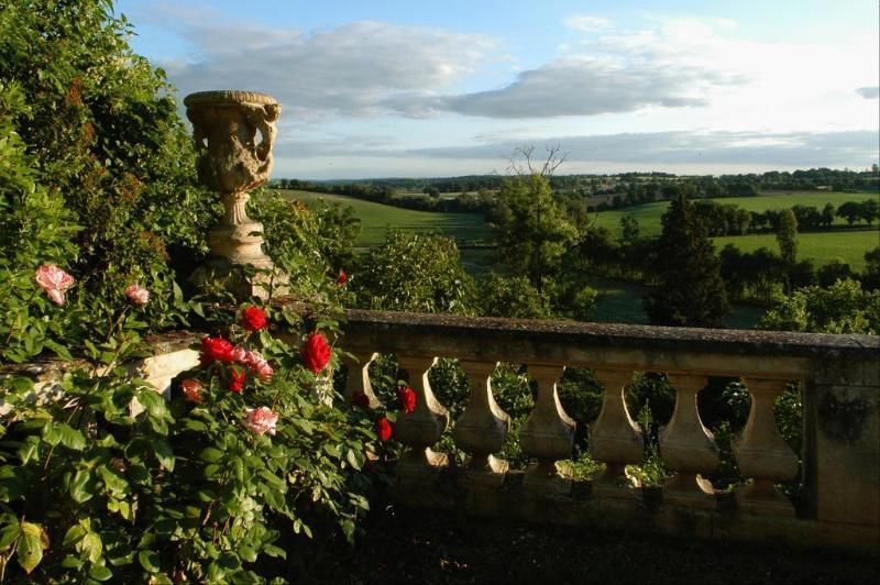 Chateau De Larroque Gimont Esterno foto
